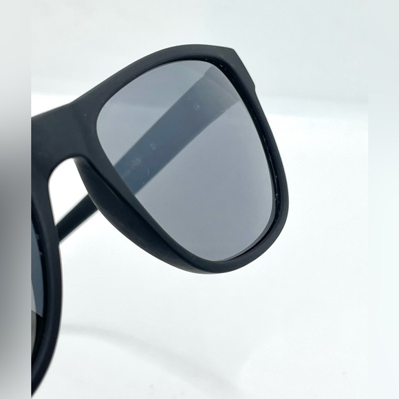 Foster Grant Matte Black Driving Sunglasses Reduces Back Glare - Picture 5 of 9